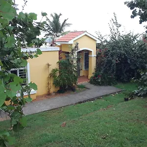 Holiday home The Yellow House: Fully Equipped, Spectacular Beach View, Manati